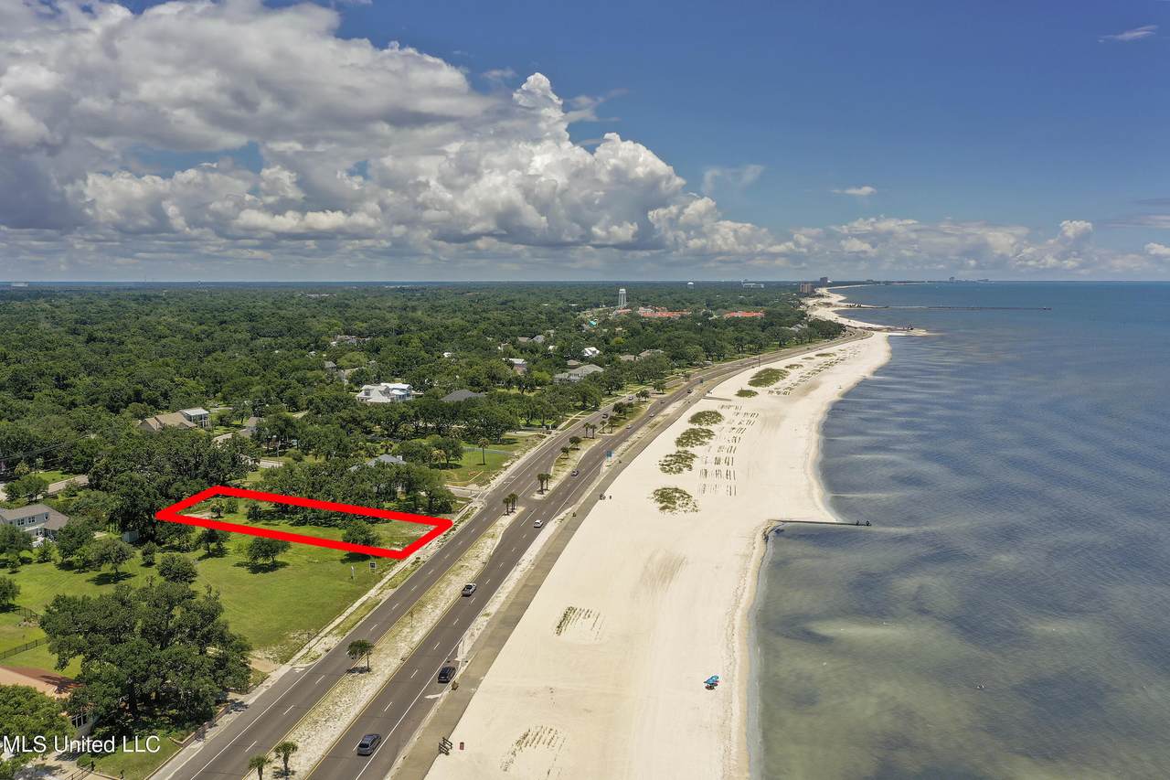 812 Beach Boulevard - Photo 1