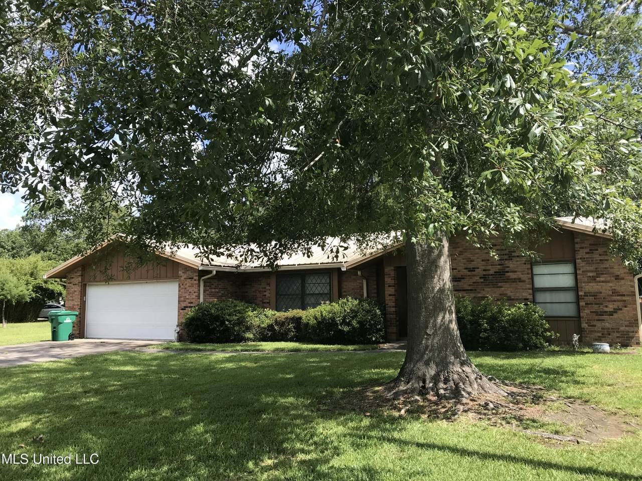 63737 Diamondhead Drive - Photo 1