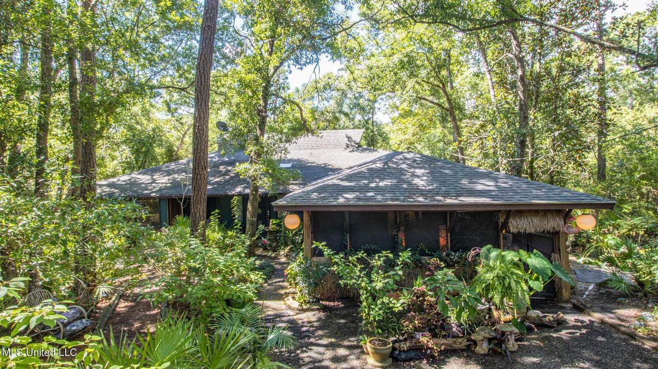 1044 Bayou Place - Photo 1