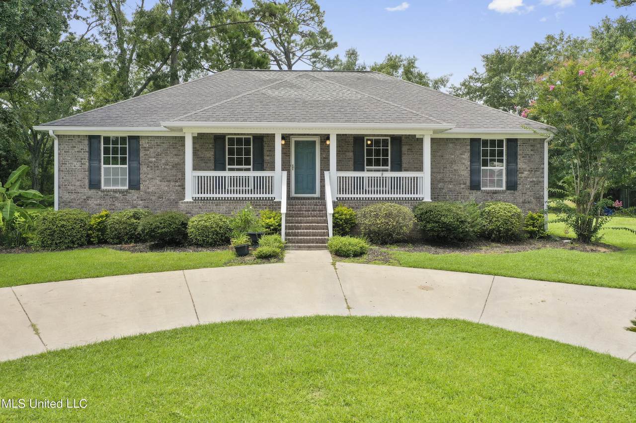 15916 Cottonwood Drive - Photo 1