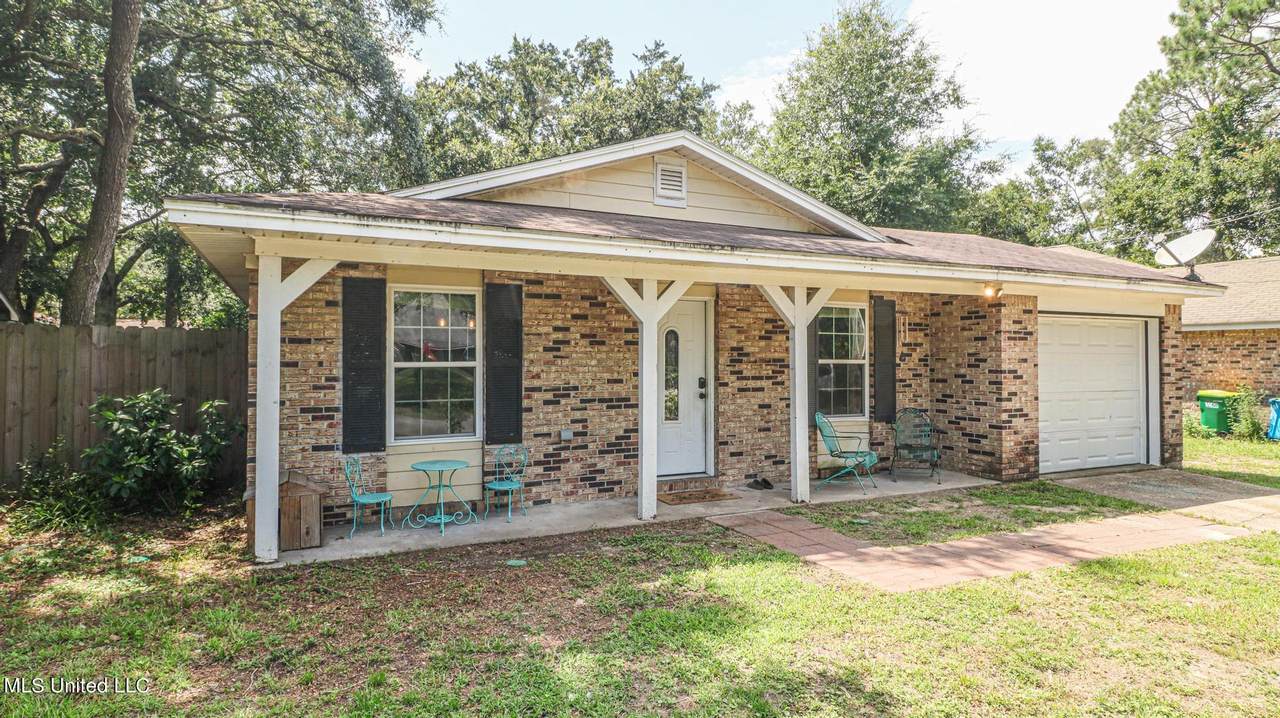 1617 11th Street - Photo 1