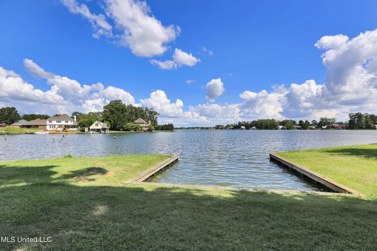 195 Harbor View Drive - Photo 1