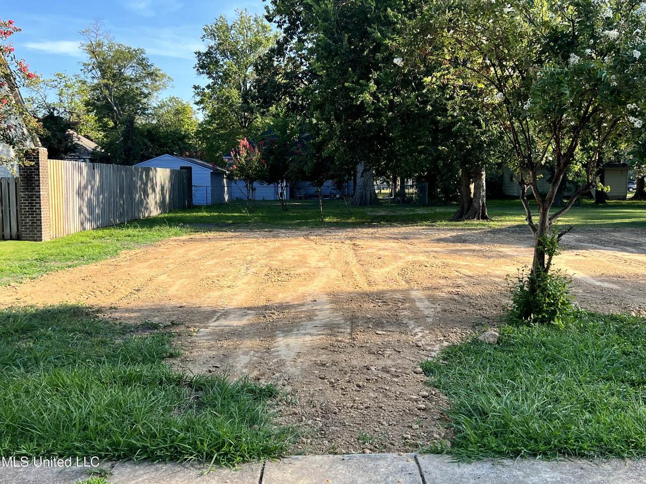 1140 Court Street - Photo 1