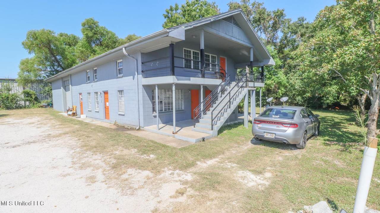 2817 17th Avenue - Photo 1