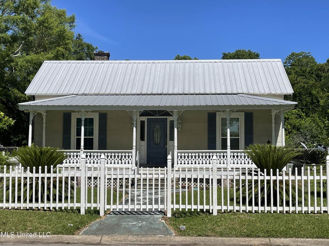4700 Second Street - Photo 1