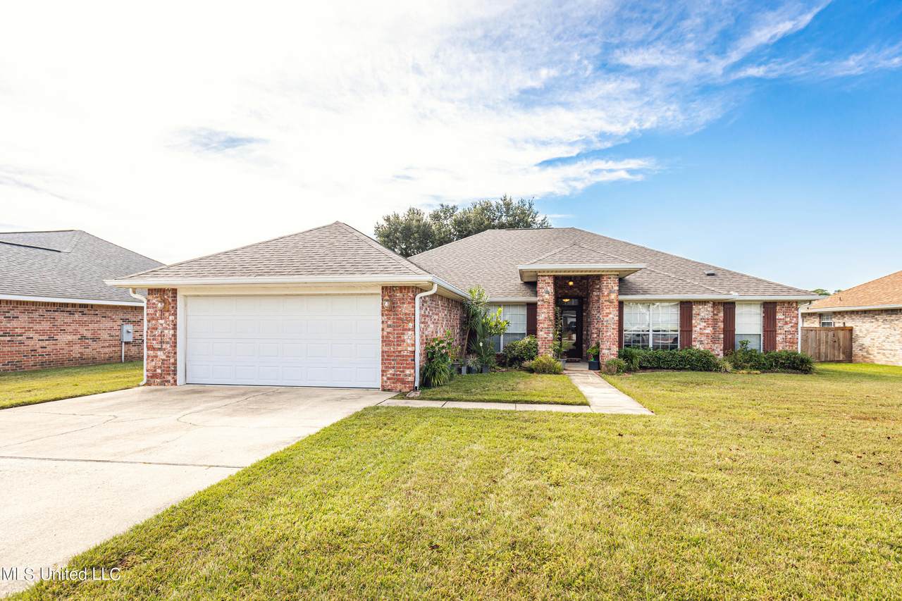15045 Shadow Creek Drive - Photo 1