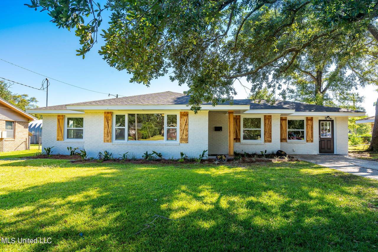 315 44th Street - Photo 1
