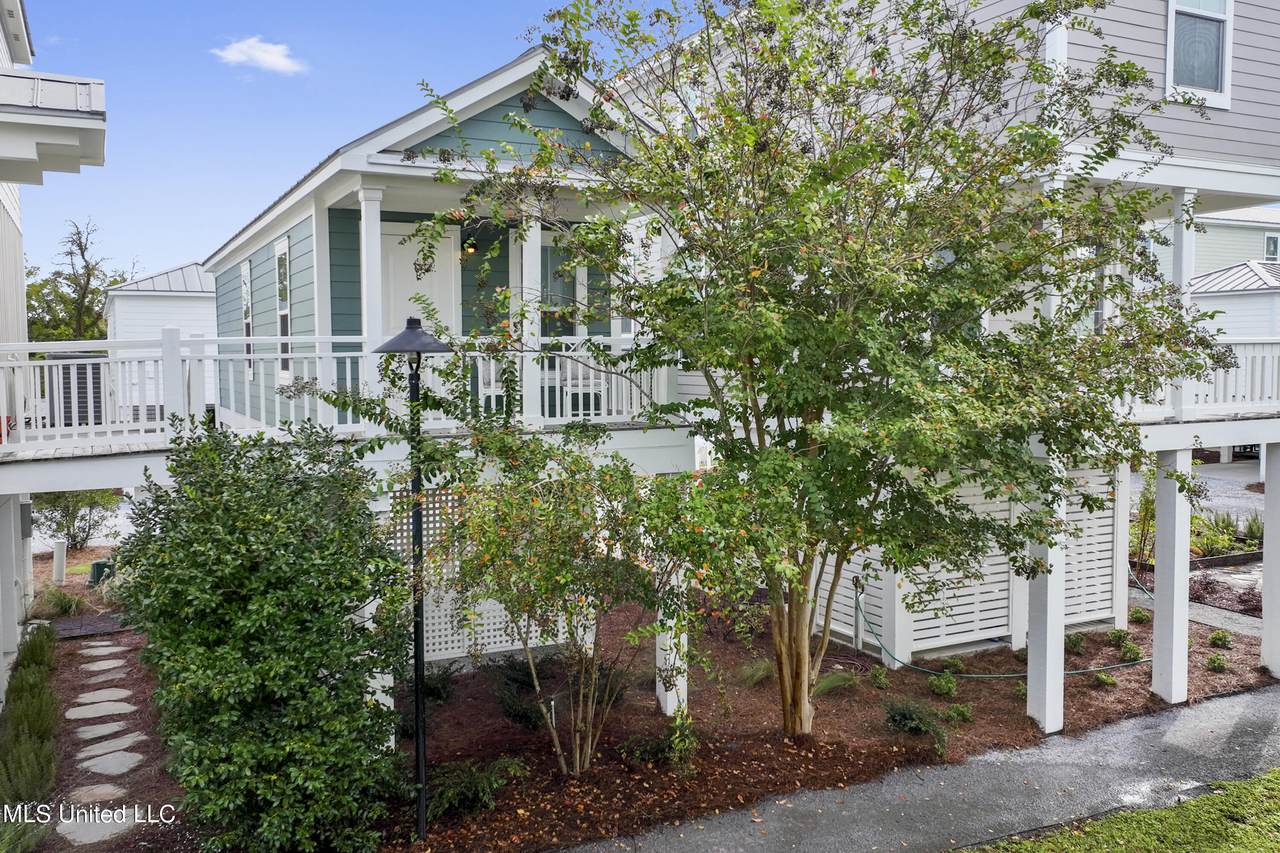 215 Second Street - Photo 1