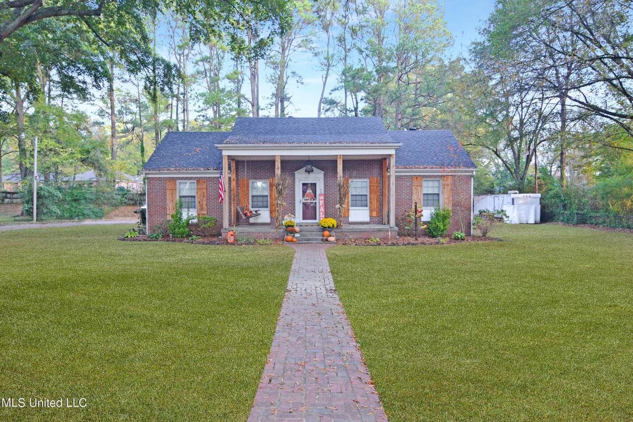 208 Gilmore Street - Photo 1