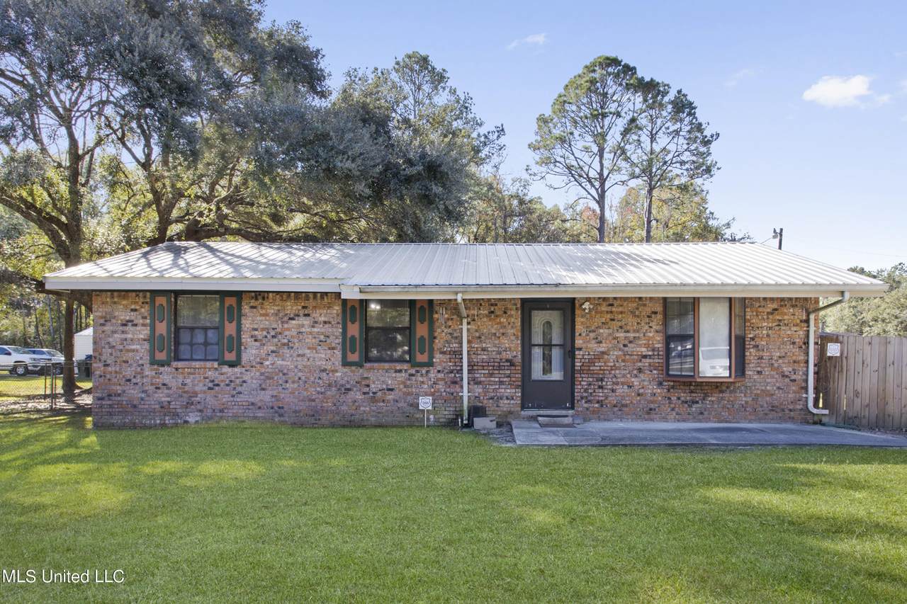 3900 Fairhaven Drive - Photo 1