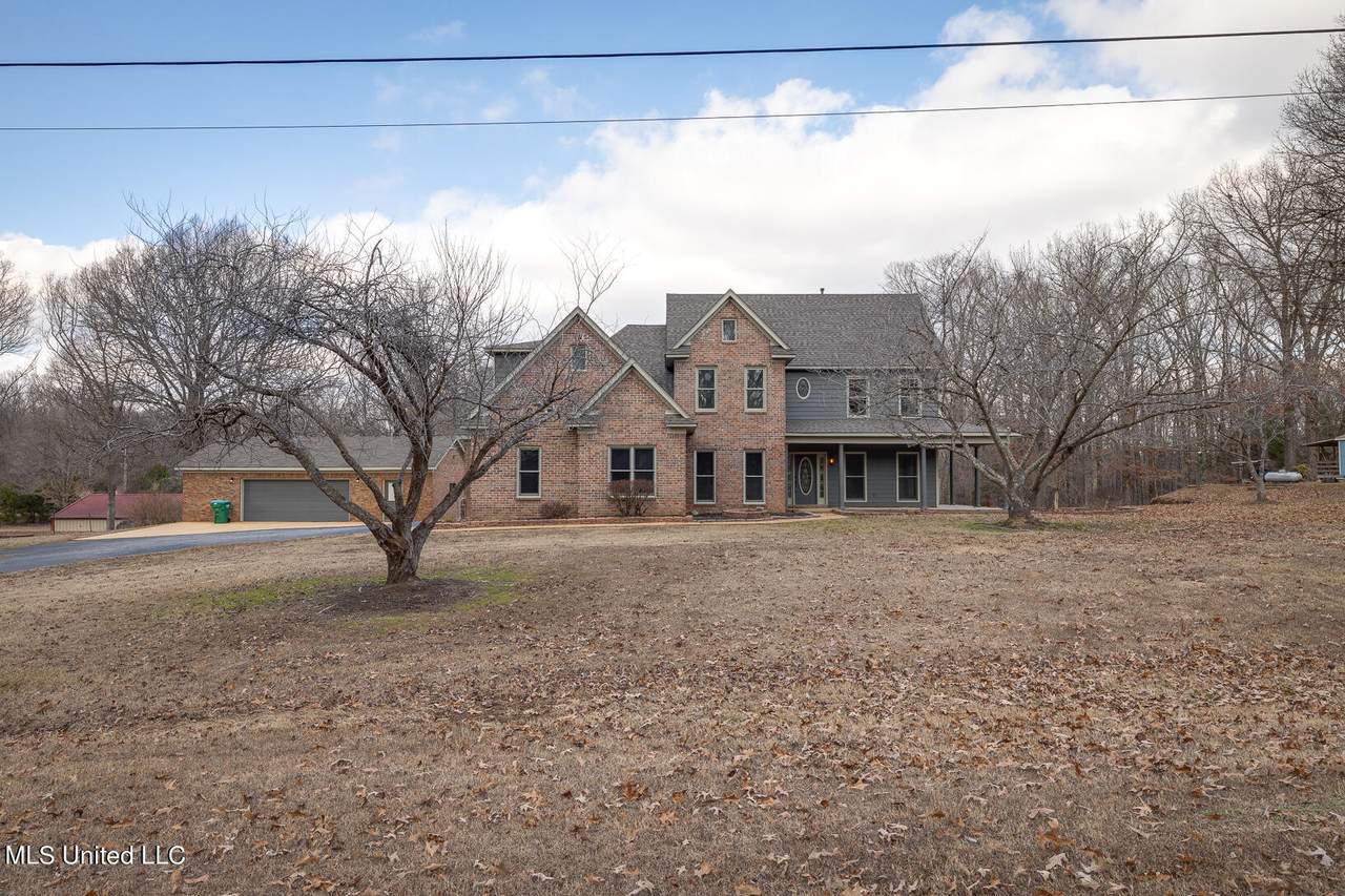 2926 Laverne Road - Photo 1