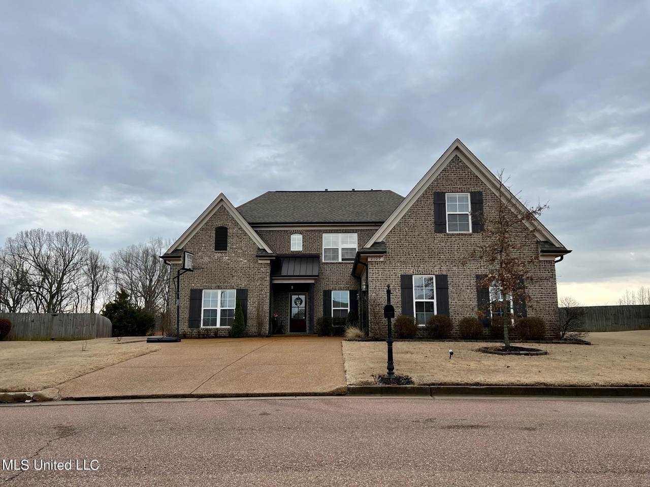 2109 Hazelnut Drive - Photo 1