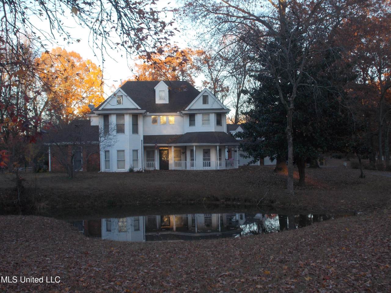 9144 Valley Grove Lane, Southaven, MS 38672 (MLS 4065900) The Home