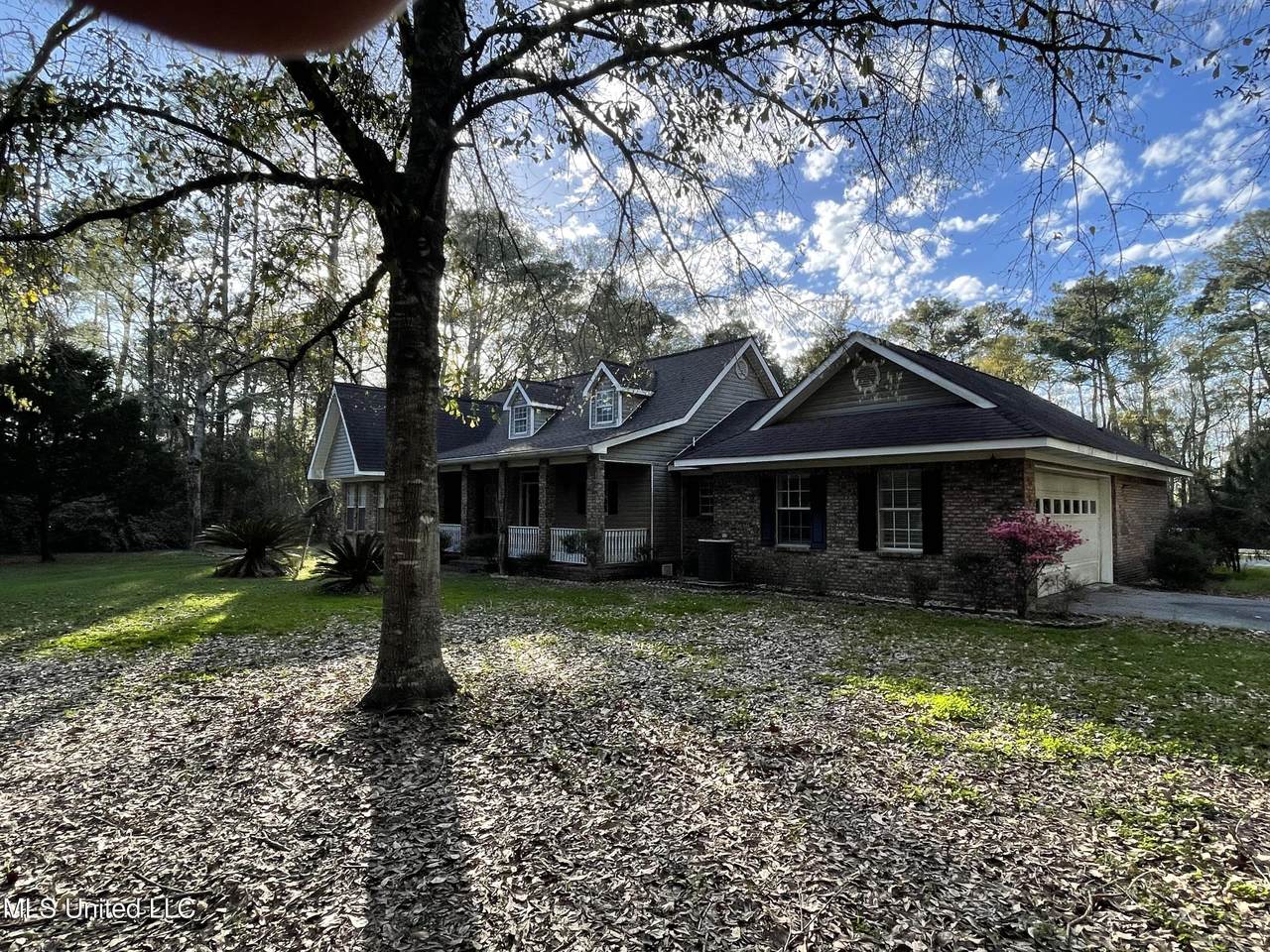 11013 Highway 613 - Photo 1