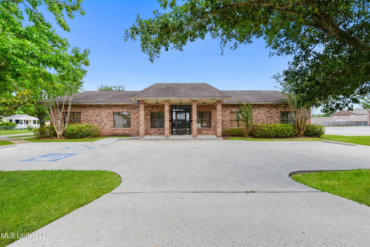 2208 Mclaurin Street - Photo 1