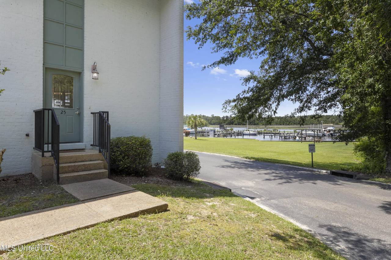 3230 Cumberland Road - Photo 1