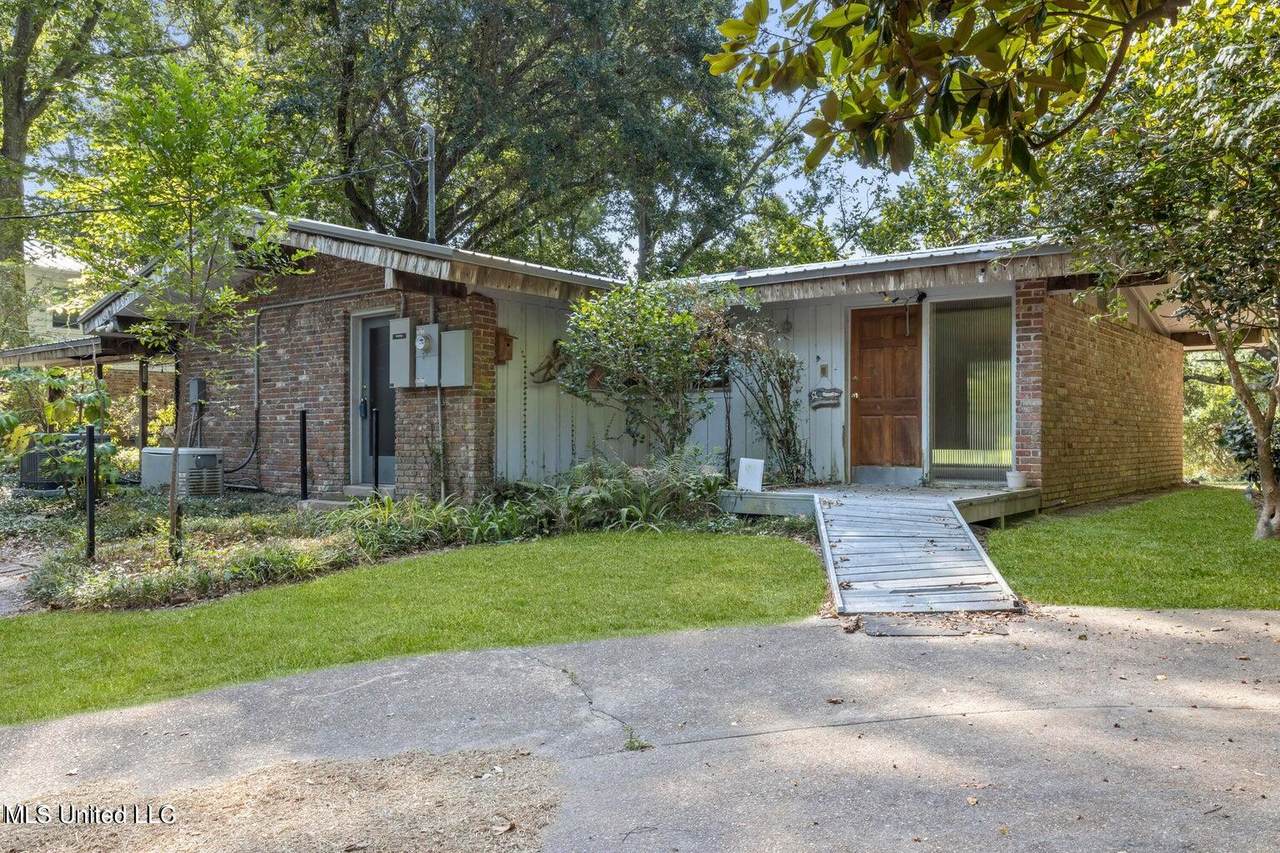 13821 Paraiso Road - Photo 1