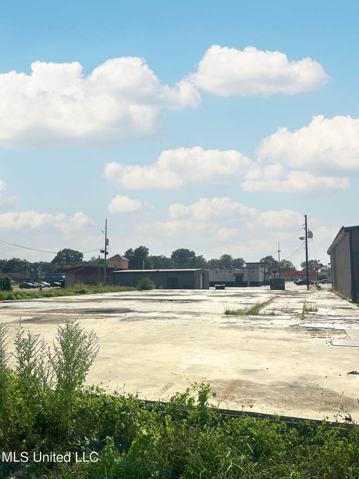Professional Plaza - Photo 1