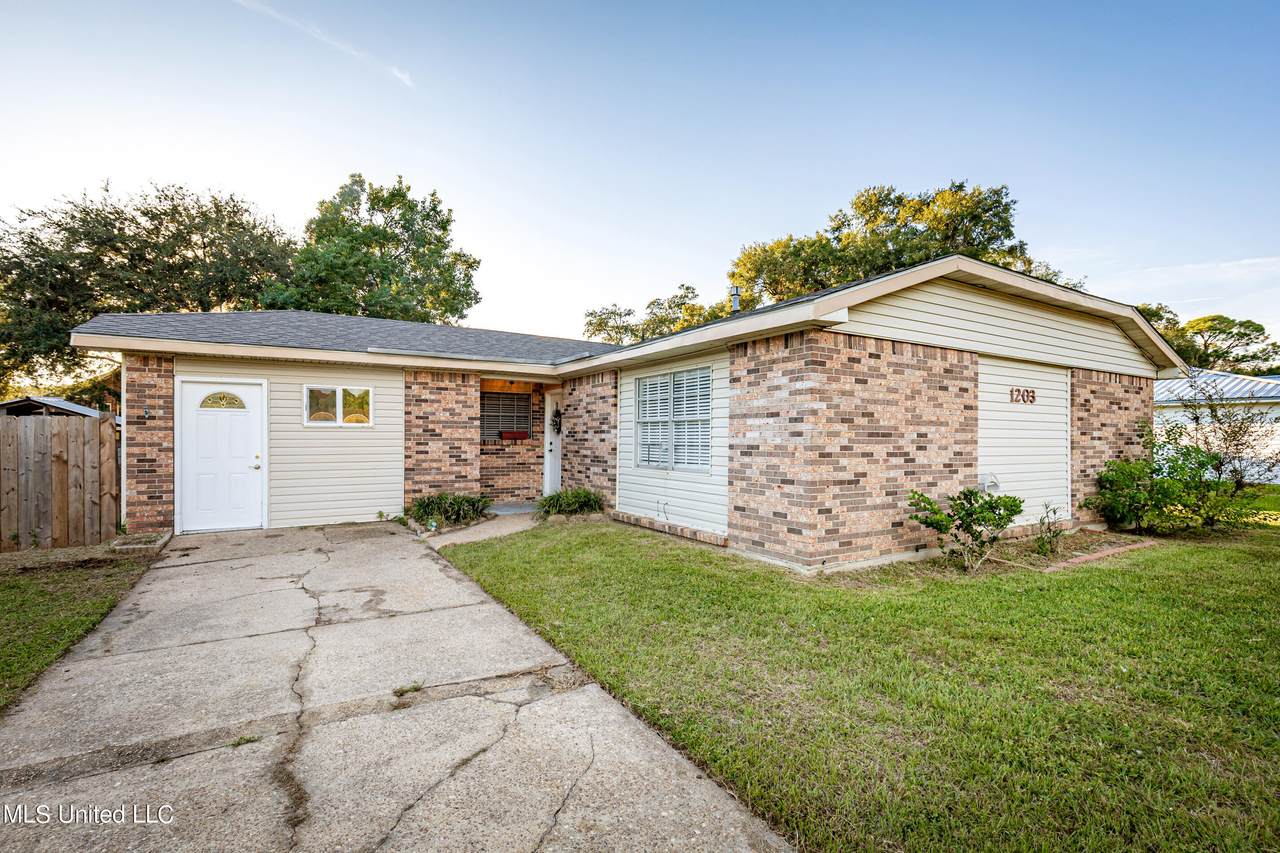1203 Pawnee St Street - Photo 1