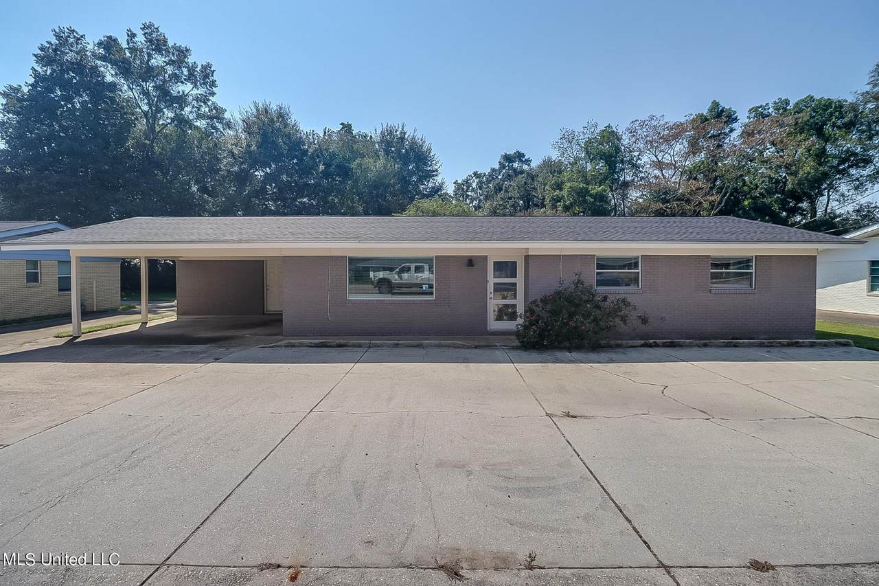 15053 Dedeaux Road - Photo 1