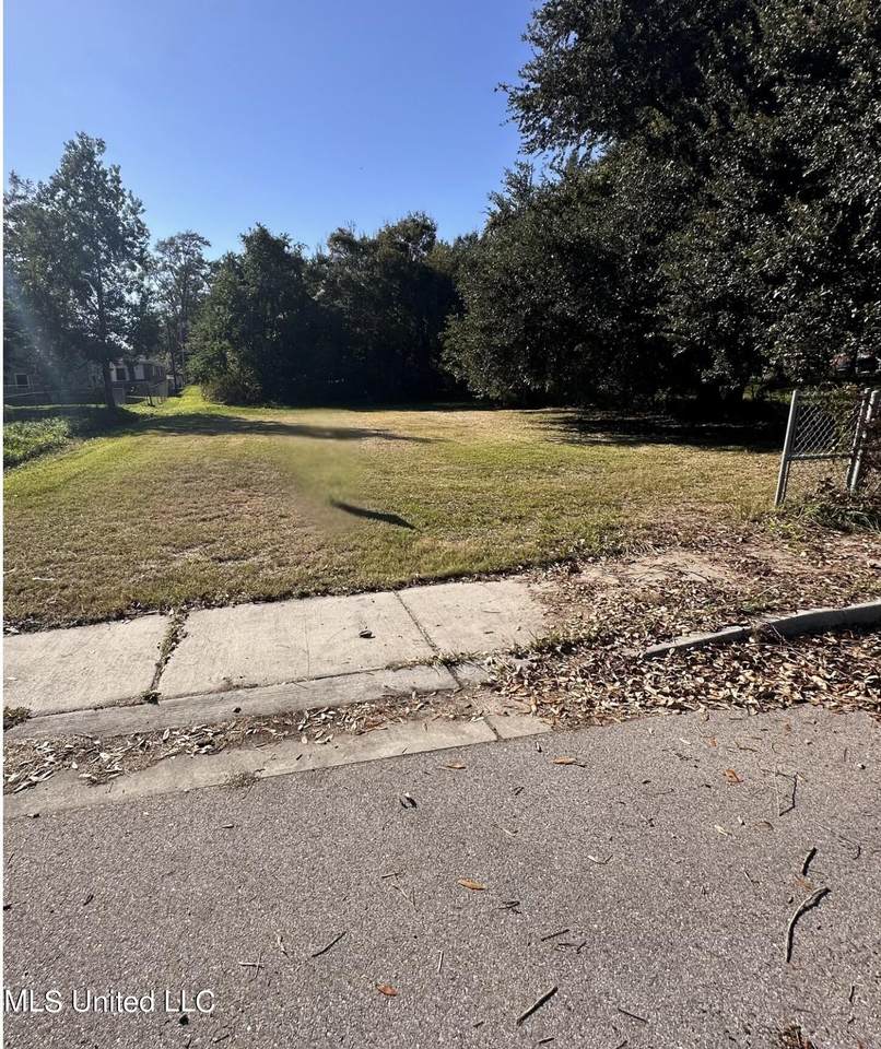 235 Holley Street - Photo 1