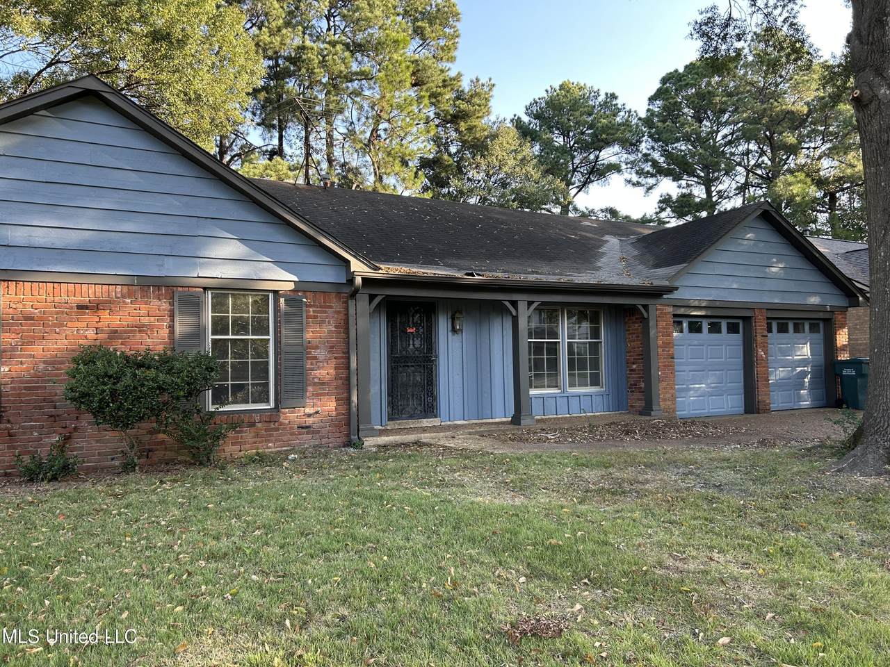 842 Farmington Drive - Photo 1