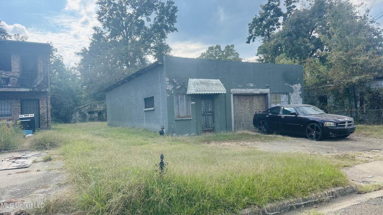1621 Topp Avenue - Photo 1