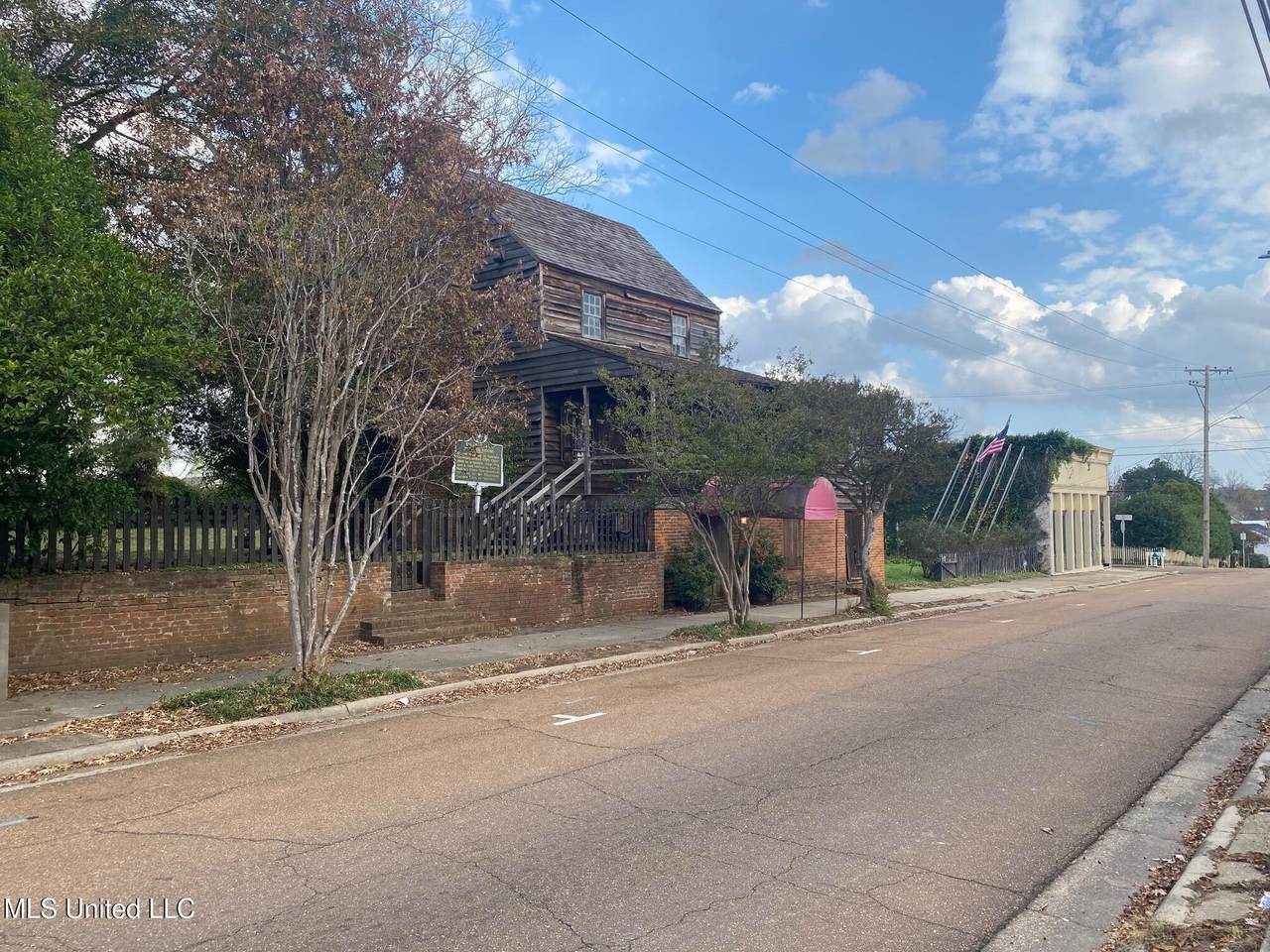 613 Jefferson Street - Photo 1