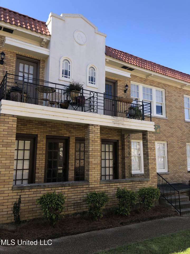 950 North Street - Photo 1