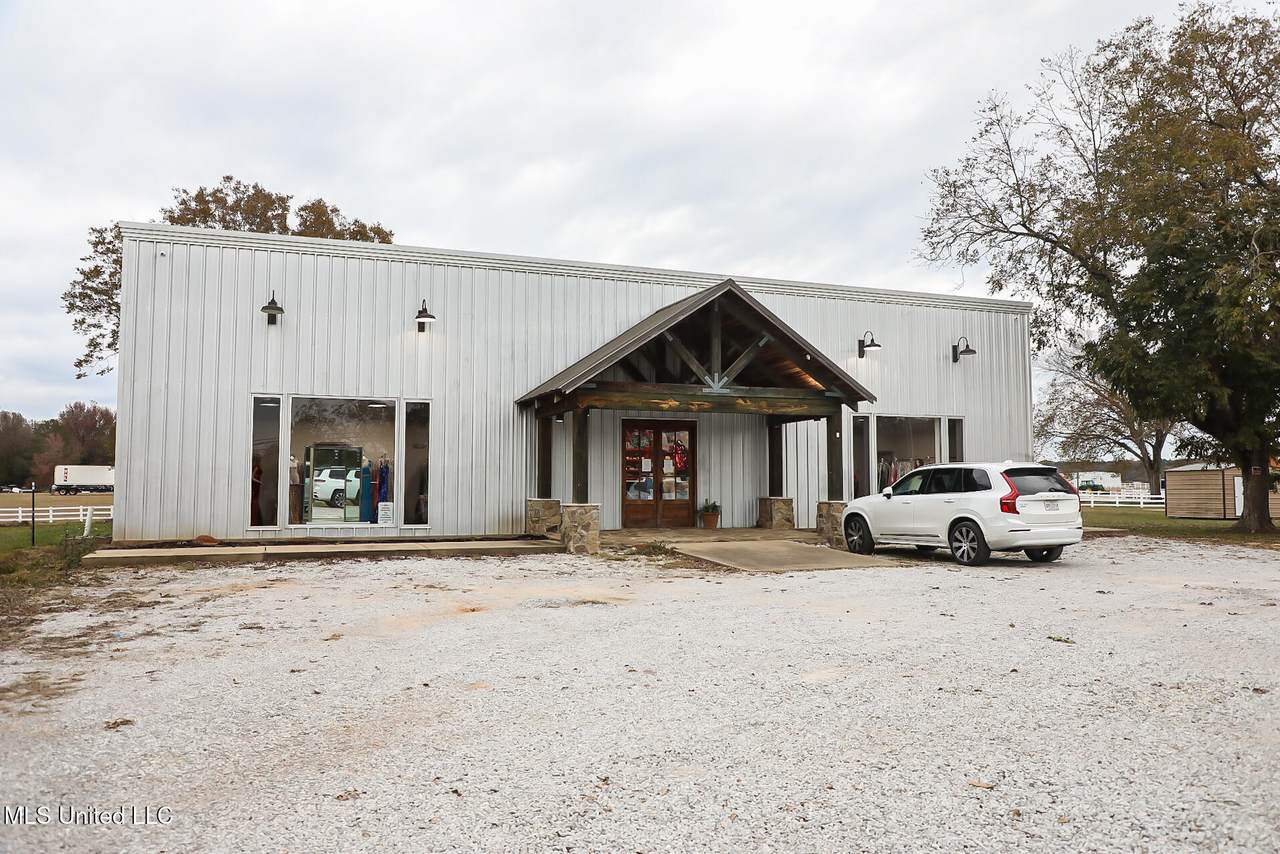 1034 Holland Avenue - Photo 1