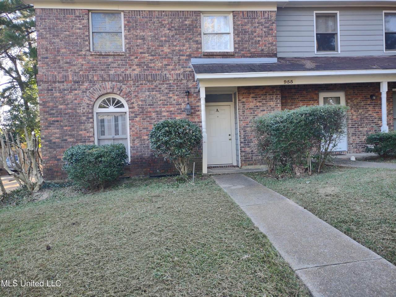 955 Glastonbury Circle - Photo 1