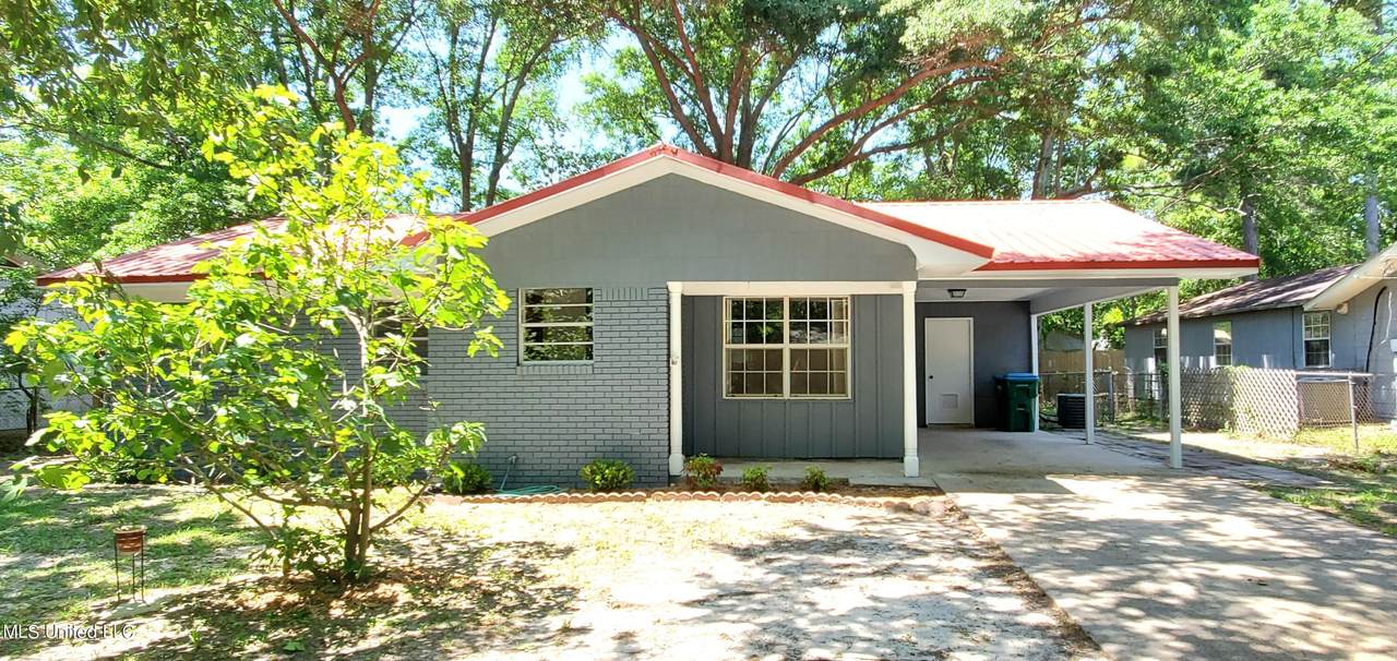 612 Dogwood Road - Photo 1