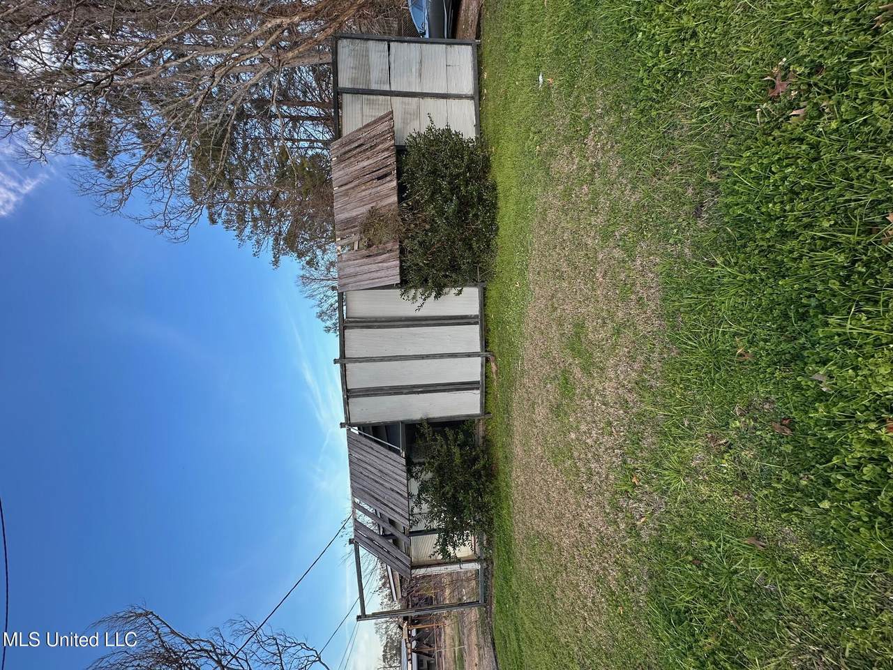 215 Highway 61 S. - Photo 1