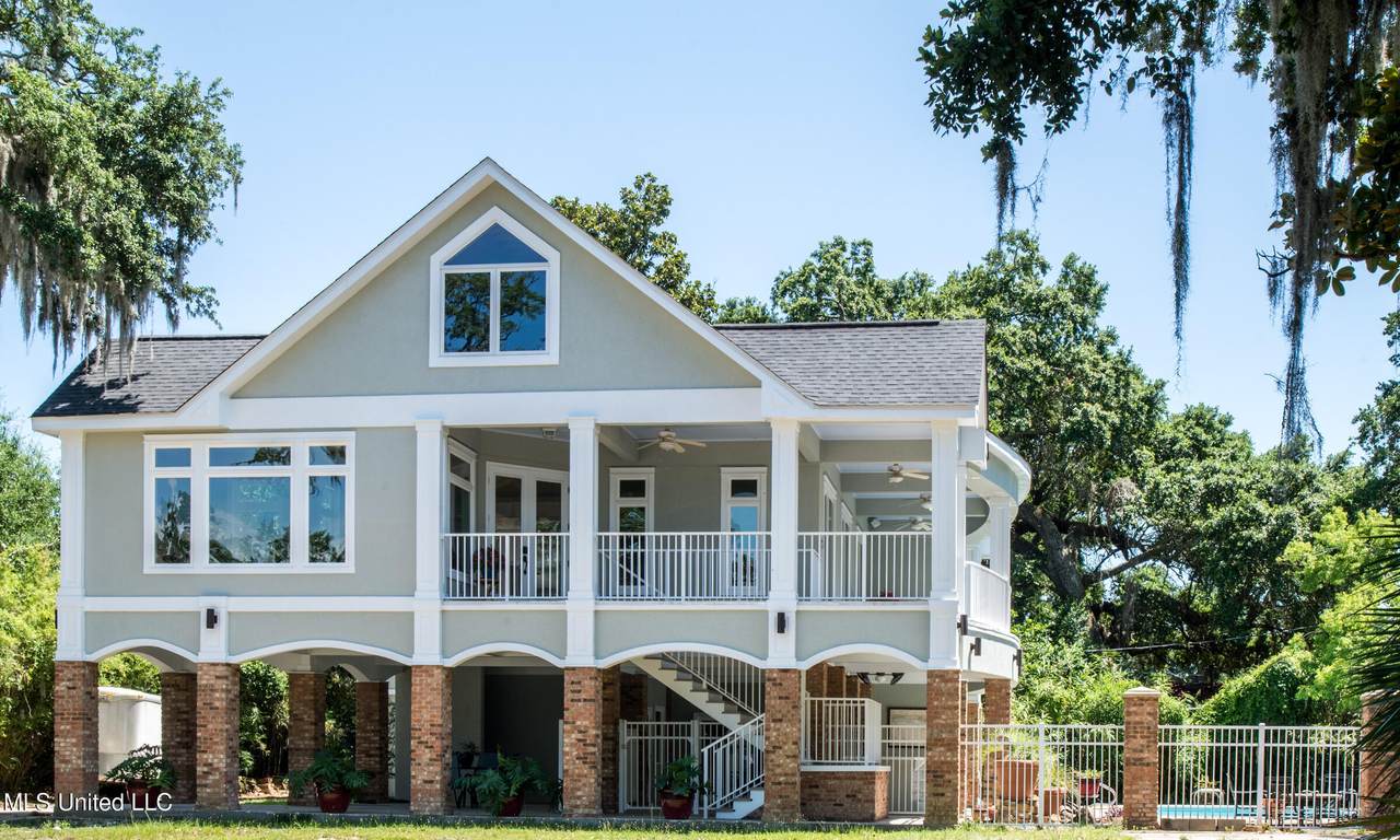 1085 Bayview Avenue - Photo 1