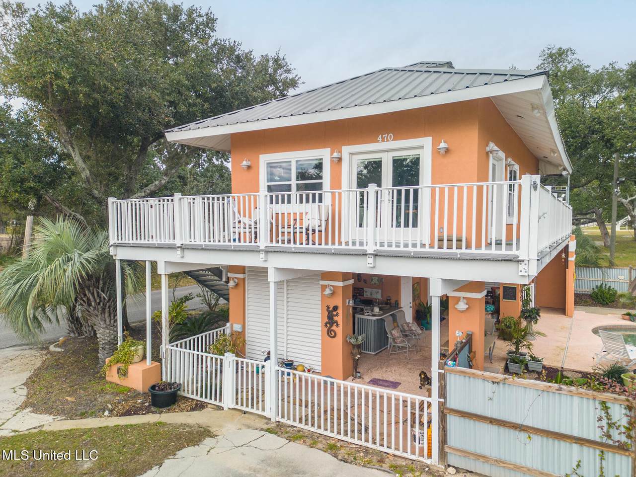 470 Beach Boulevard - Photo 1
