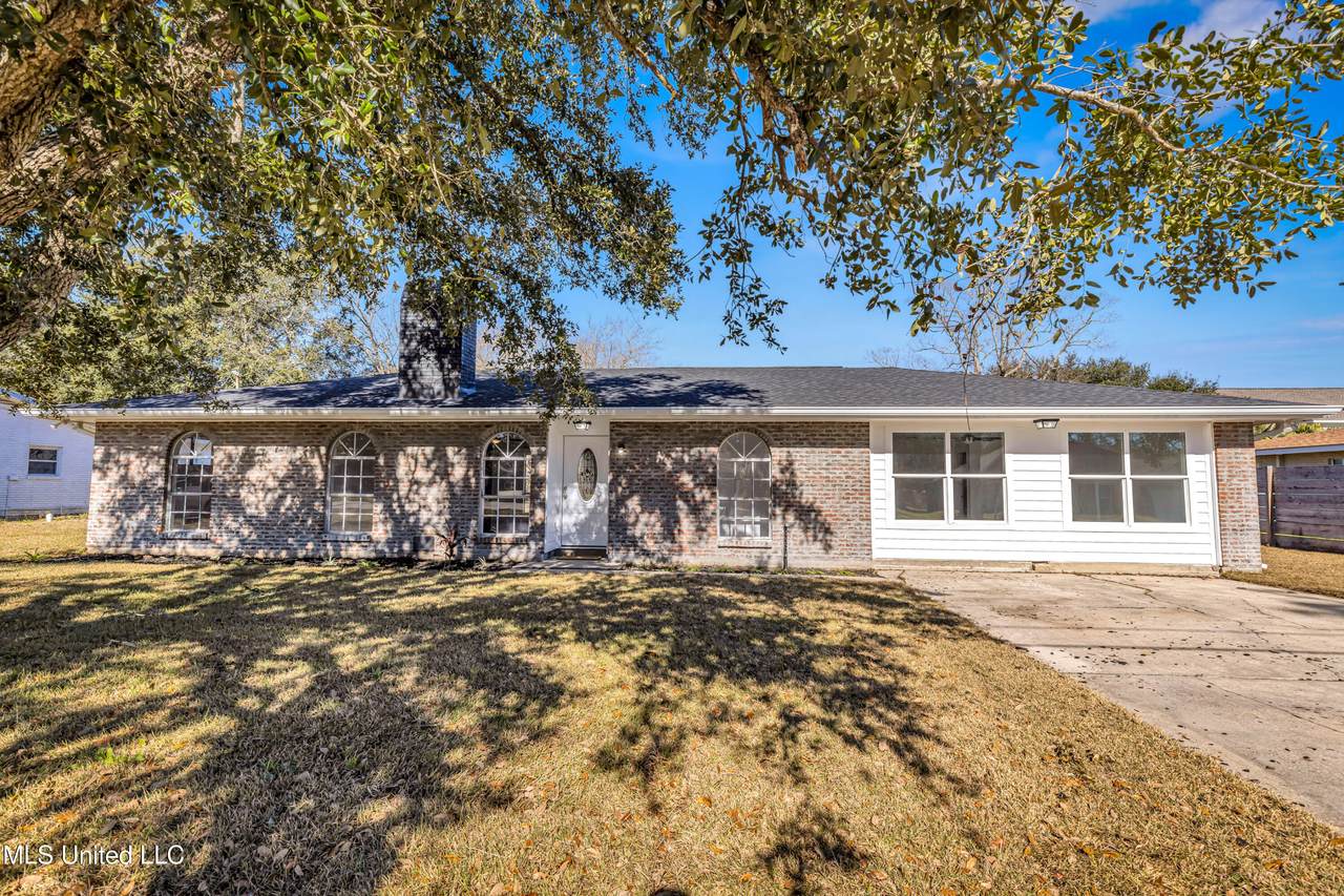 615 Highland Drive - Photo 1