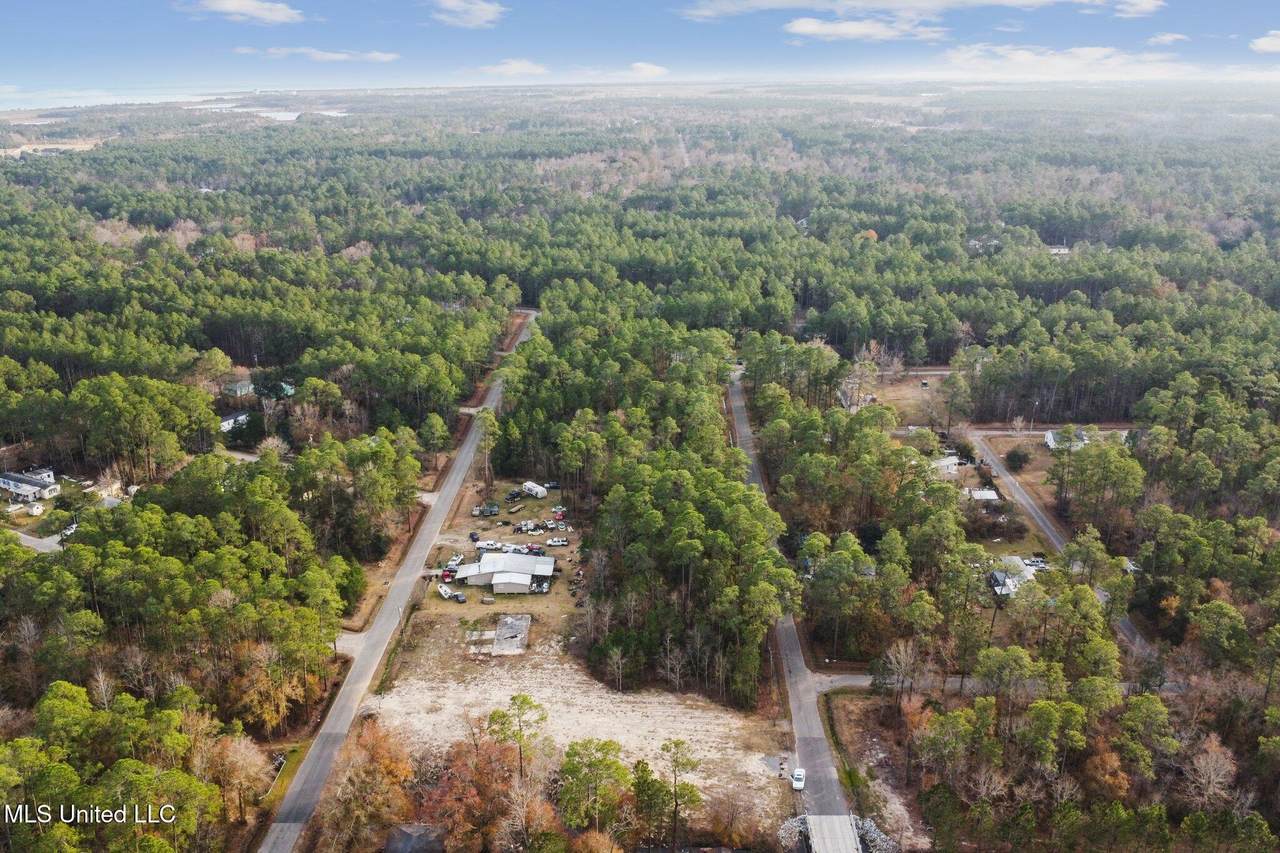 Leake Street - Photo 1