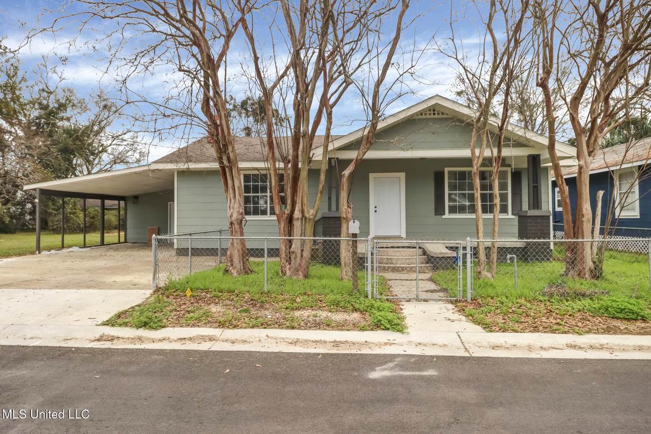 180 Rosetti Street - Photo 1