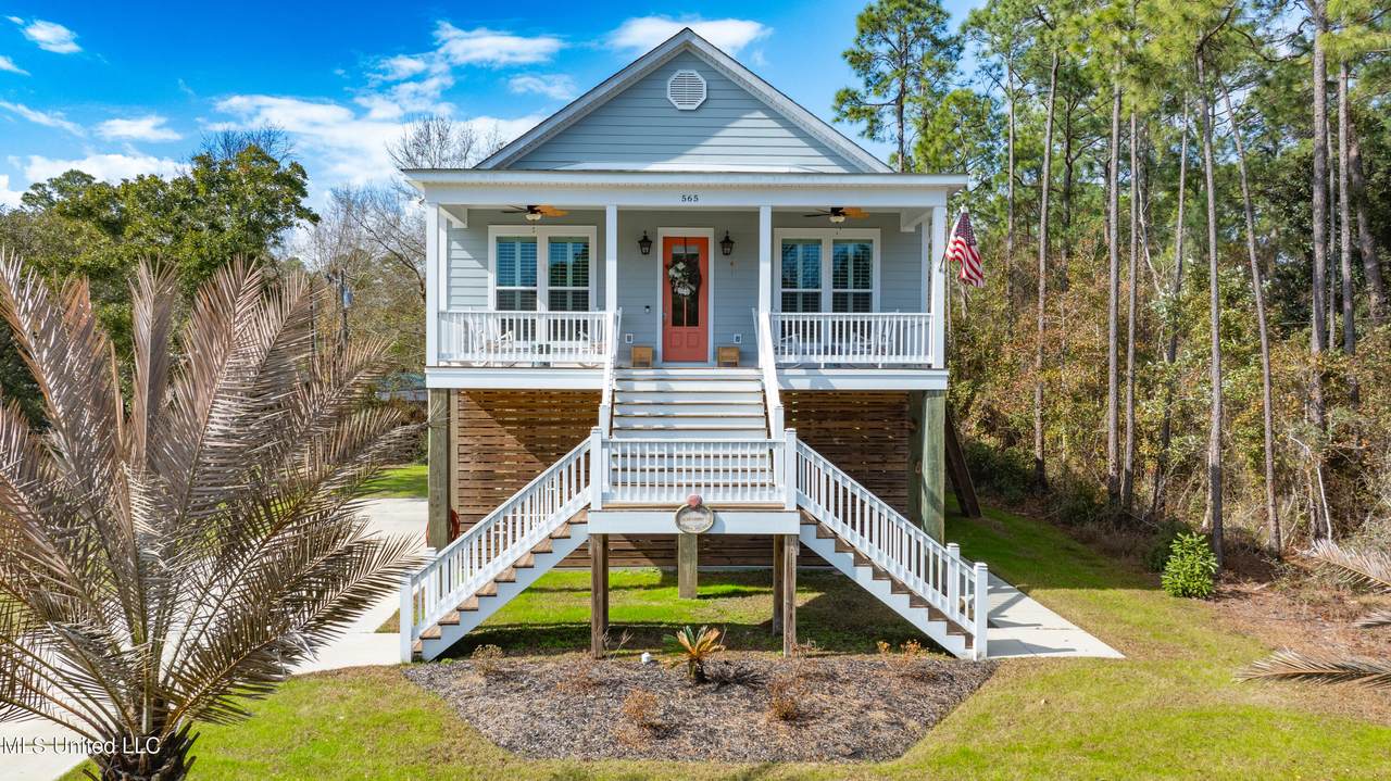 565 Royal Oak Drive - Photo 1