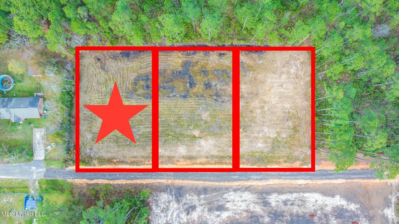  Holiday Dr - Photo 1