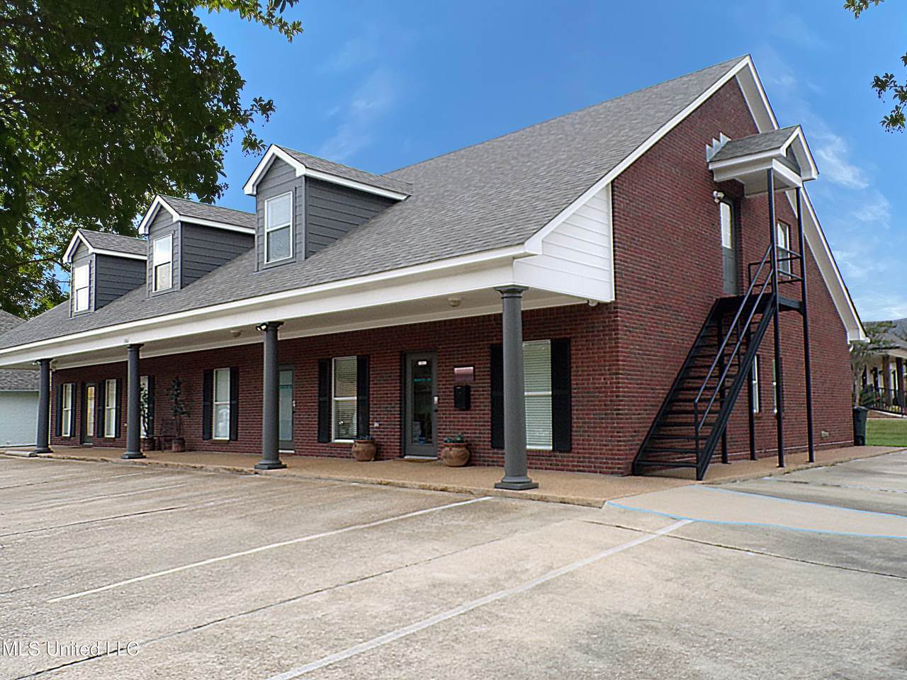 1061 Lake Village Circle - Photo 1