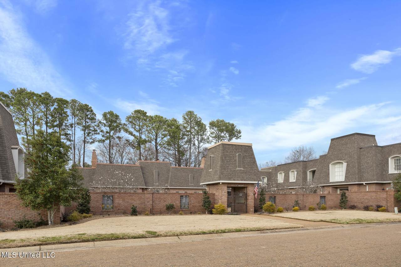 420 Saint Andrews Drive - Photo 1
