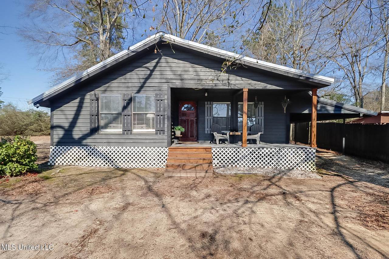 735 Magnolia Drive - Photo 1