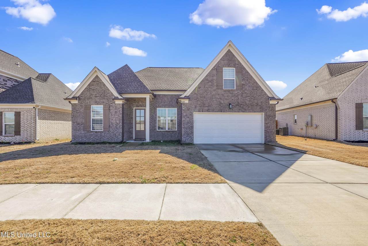 9205 Lakeside Circle - Photo 1