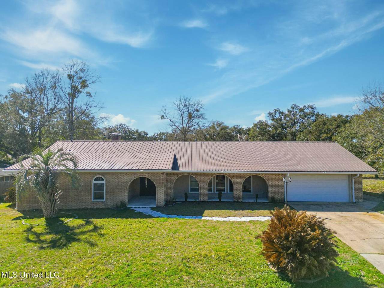 129 Pirate Avenue - Photo 1