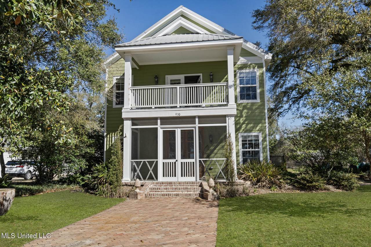 930 2nd Street - Photo 1