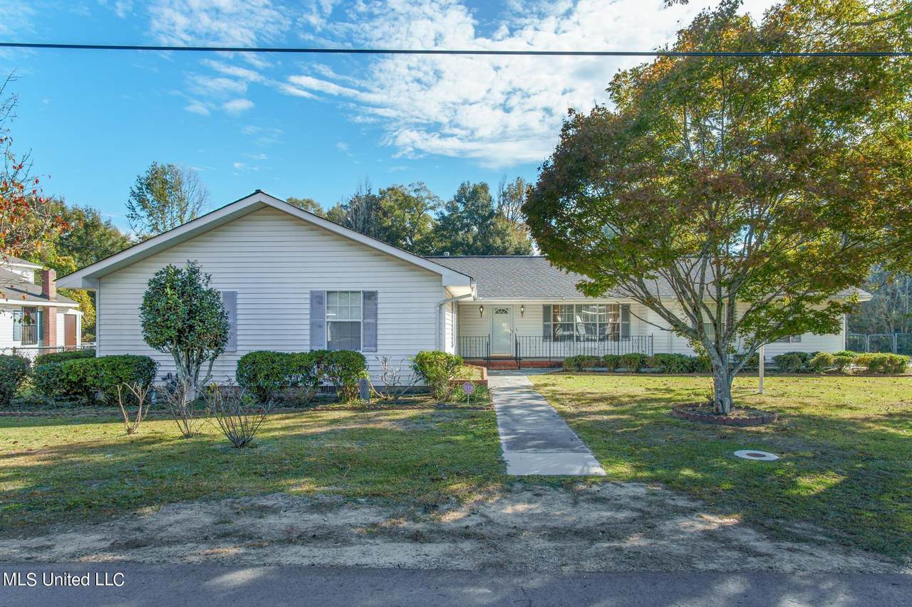 107 Gay Avenue - Photo 1
