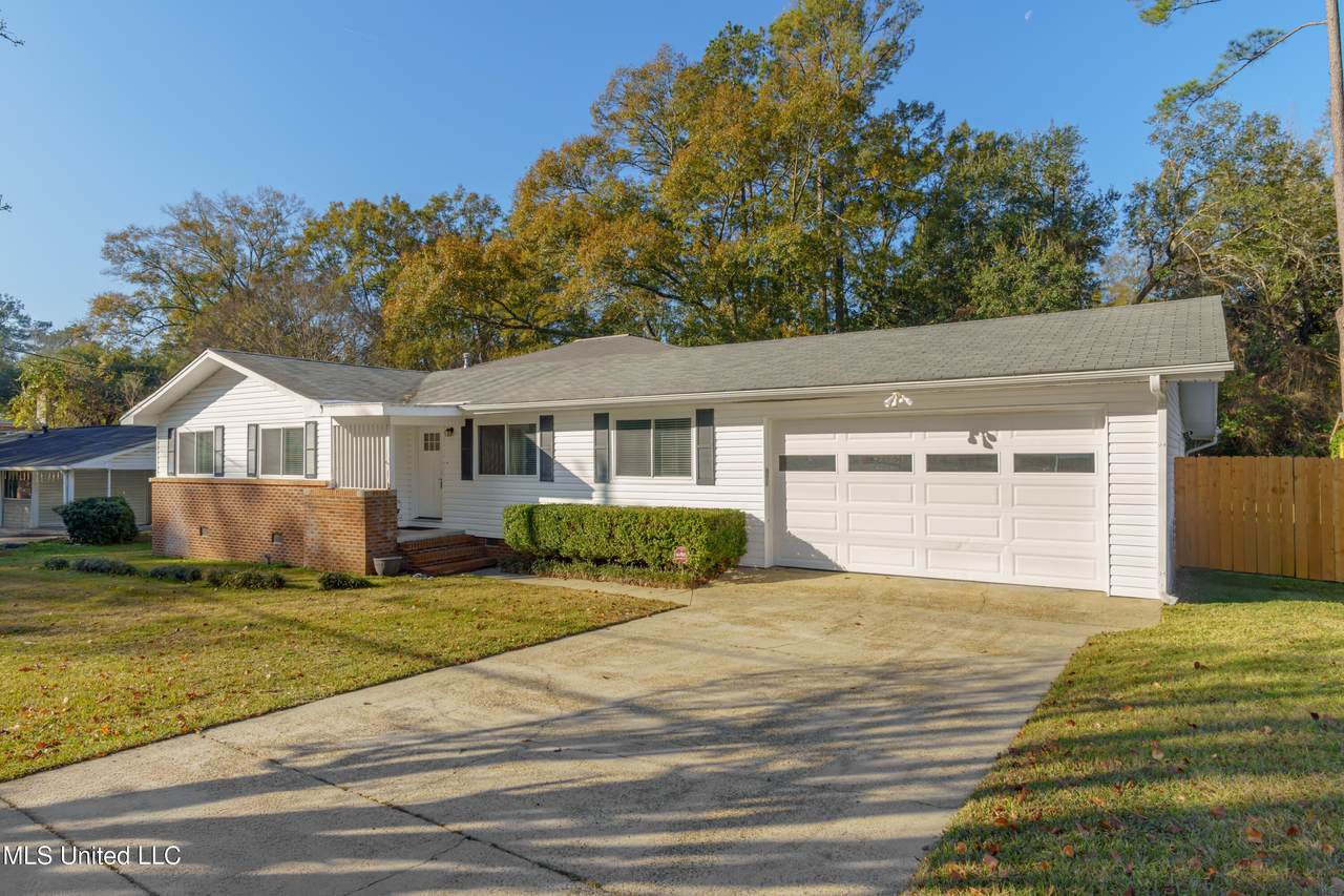 313 34th Avenue - Photo 1