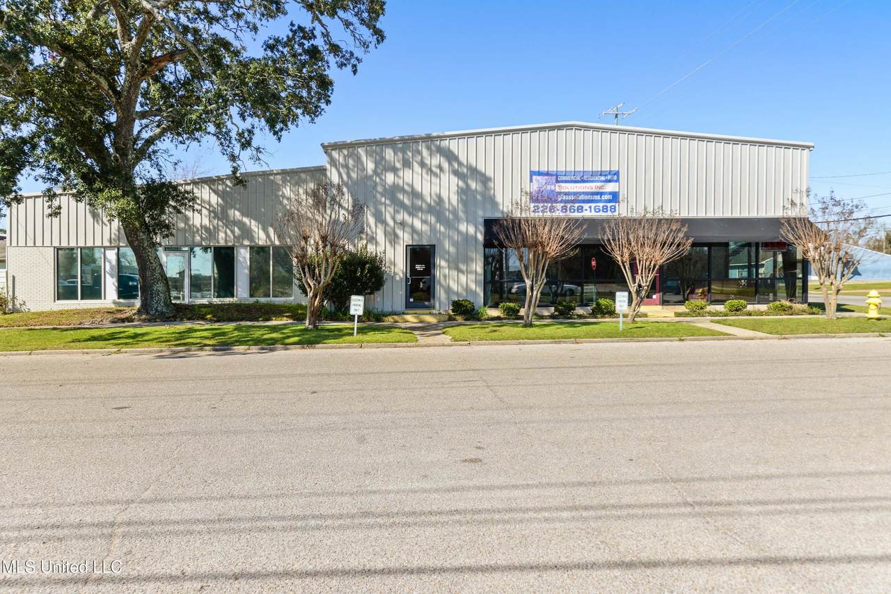 1621 29th Avenue - Photo 1