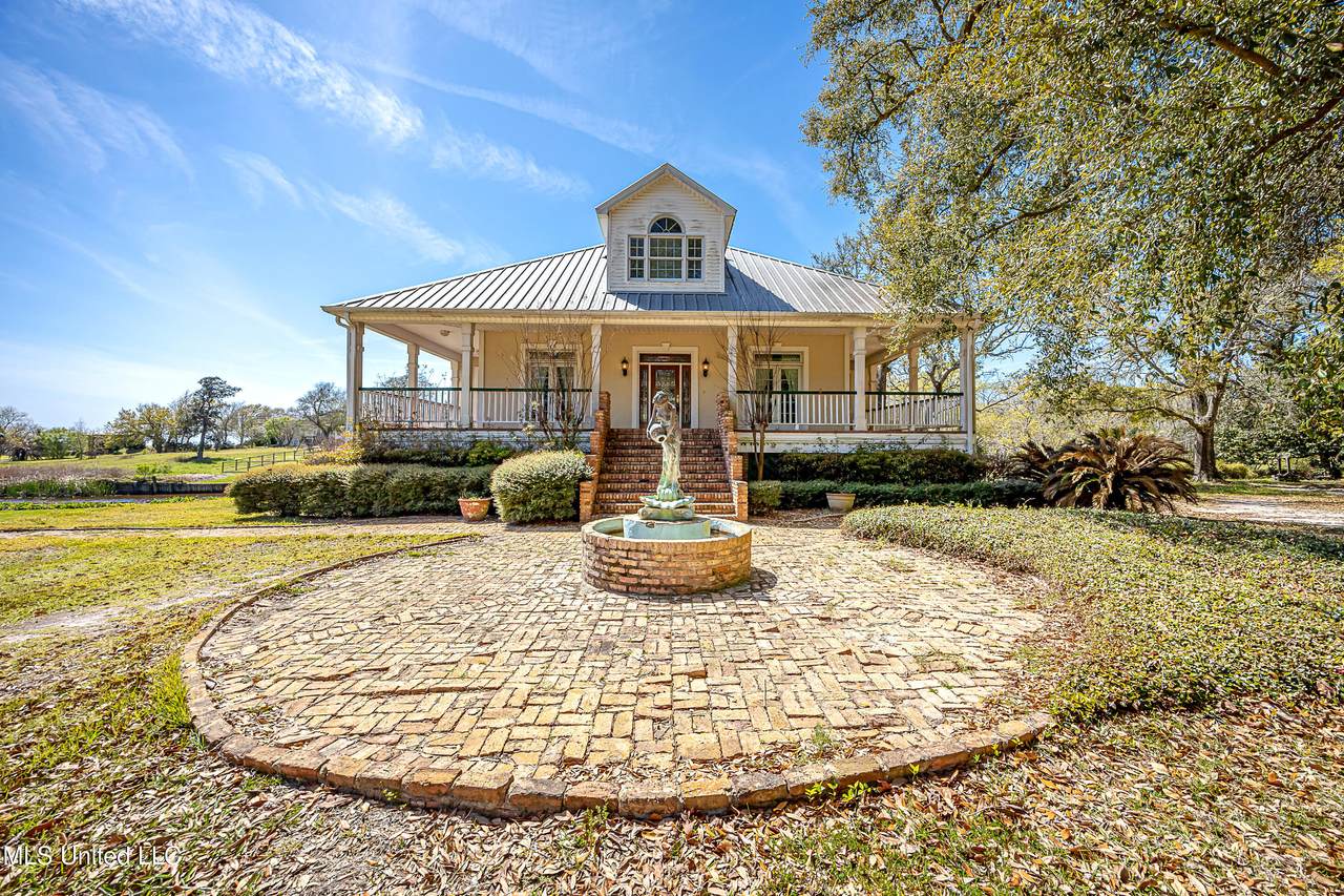 1401 Ladnier Road - Photo 1